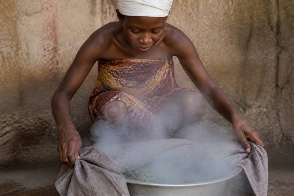 Bain de vapeur intime africain : plantes et usages traditionnels