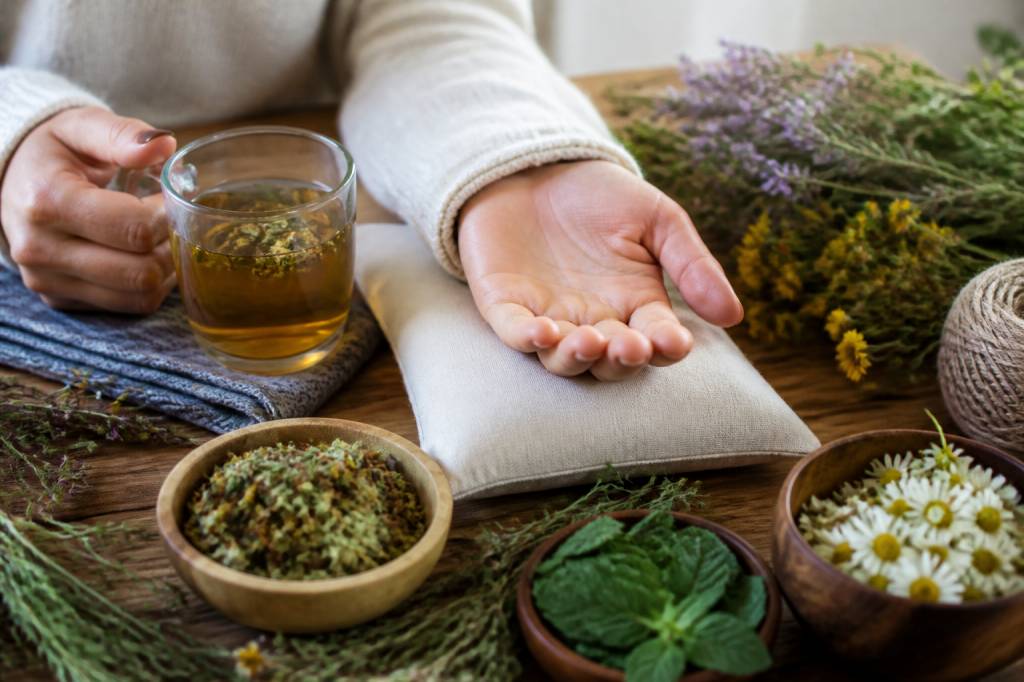 Main froide 1 main chaude : plantes et remèdes naturels à connaître