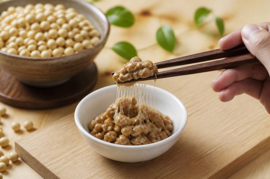 Nattokinase dangers : ce qu’il faut savoir sur cette enzyme naturelle