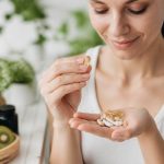 Compléments alimentaires anti âge : les plantes et nutriments incontournables pour préserver la vitalité cellulaire