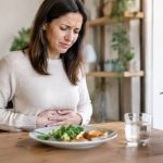 Maux de ventre après les repas : quelles plantes et quels remèdes naturels ?